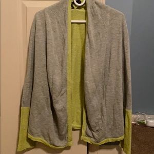 Super cute cardigan - medium